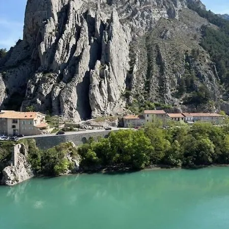 Le Clos Androne * Систерон